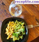 снимка 2 към рецепта Пиле с къри, броколи и вино