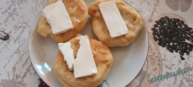 Снимки към Мекици от готово тесто