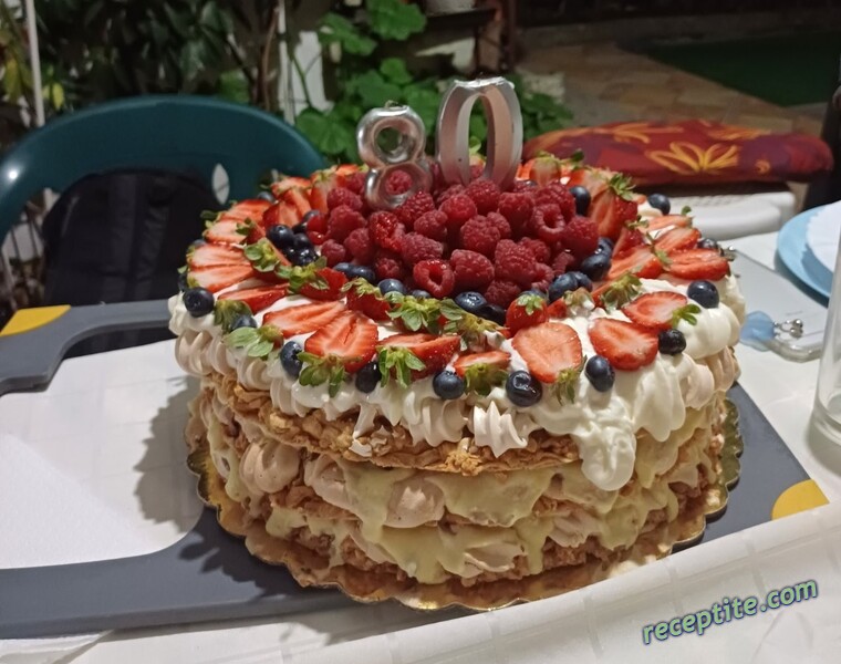 Снимки към Торта с меренге Mishutka