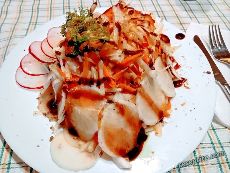 Снимки към Салата с алабаш, фенел и маринована ряпа