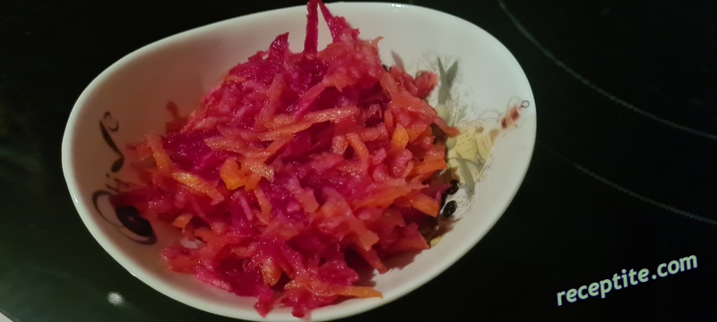 Снимки към Салата-пастет от цвекло, моркови и ябълки