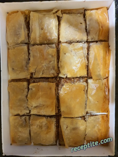 Снимки към Тиквеник с готови кори