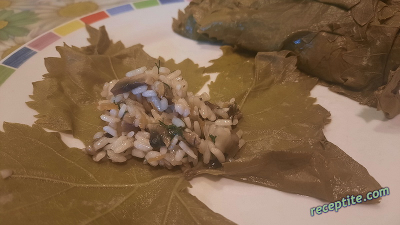 Снимки към Лозови сарми с гъби