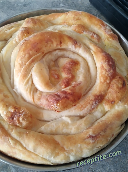 Снимки към Вита баница с домашни кори