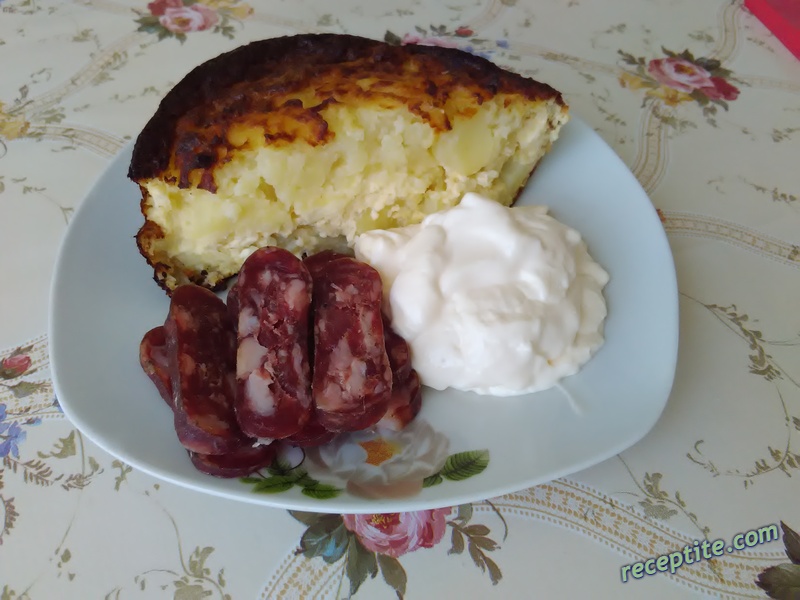 Снимки към Огретен с картофи и сирене