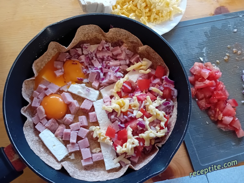Снимки към Закуска с лаваш на тиган с яйца