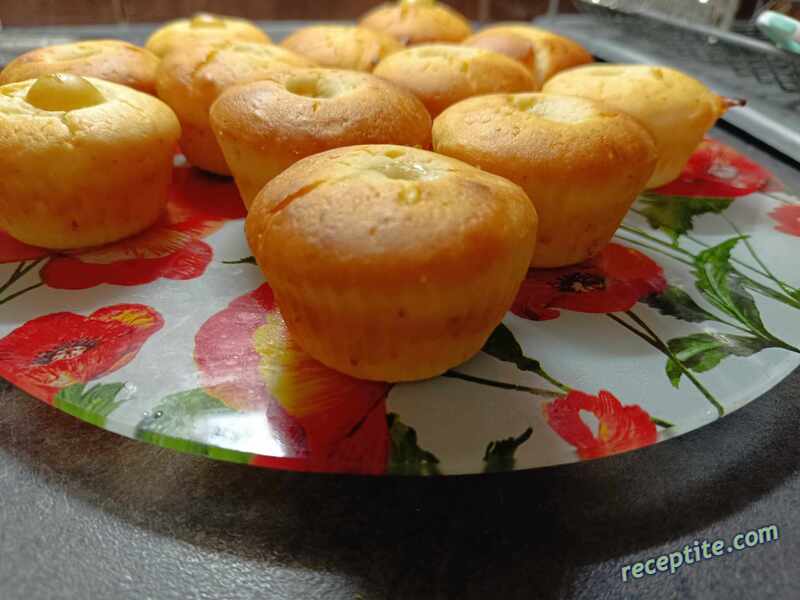 Снимки към Мъфини с грозде и шоколад