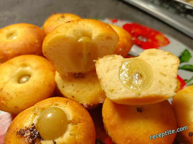 Снимки към Мъфини с грозде и шоколад