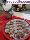 снимка 3 към рецепта Бисквитени топчета със фъстъчено масло
