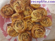 снимка 4 към рецепта Охлювчета от бутер тесто