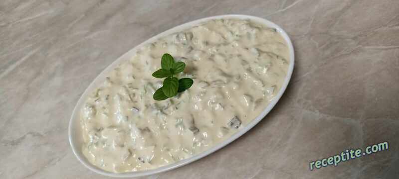 Снимки към Яйчена салата с праз