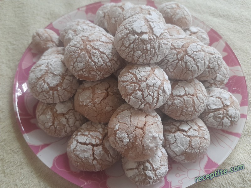 Снимки към Какаови напукани сладки