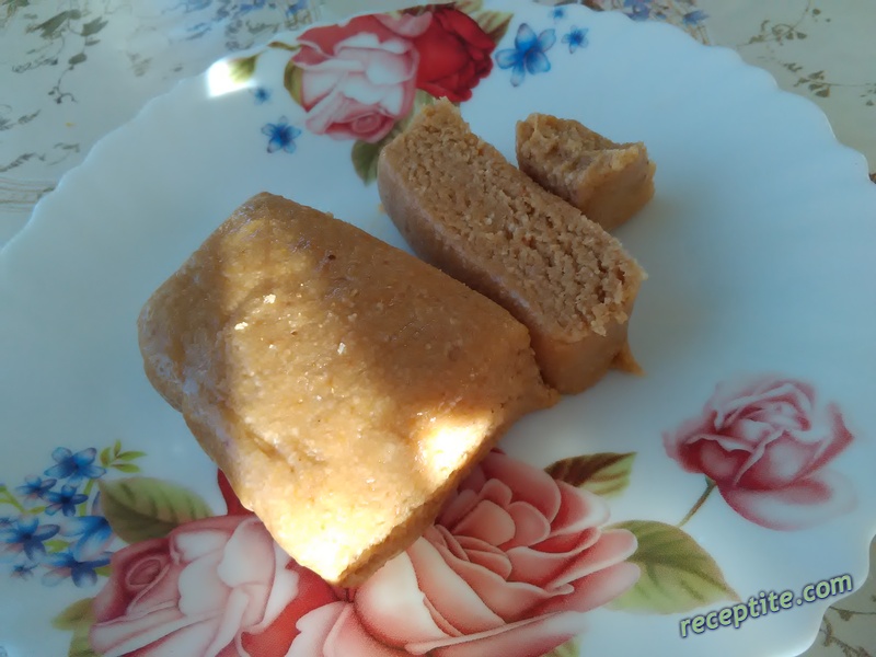 Снимки към Медена тахан халва