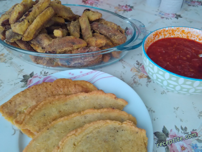 Снимки към Печени панирани патладжани с пикантен доматен сос