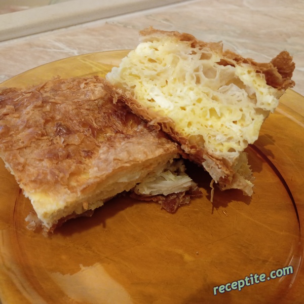 Снимки към Баница със смачкани на топка кори