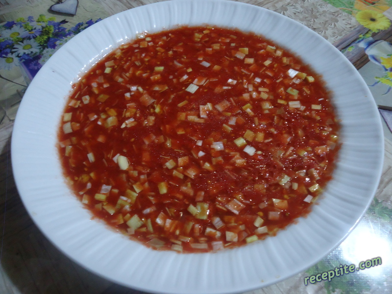 Снимки към Салата от доматен сок и праз лук