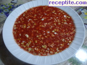 Салата от доматен сок и праз лук