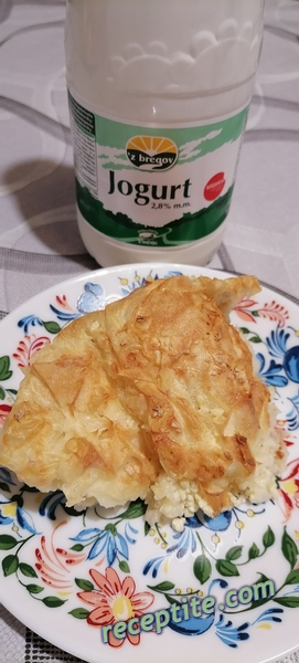 Снимки към Баница със смачкани на топка кори