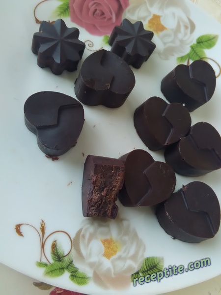 Снимки към Домашен твърд шоколад