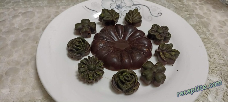 Снимки към Домашен твърд шоколад