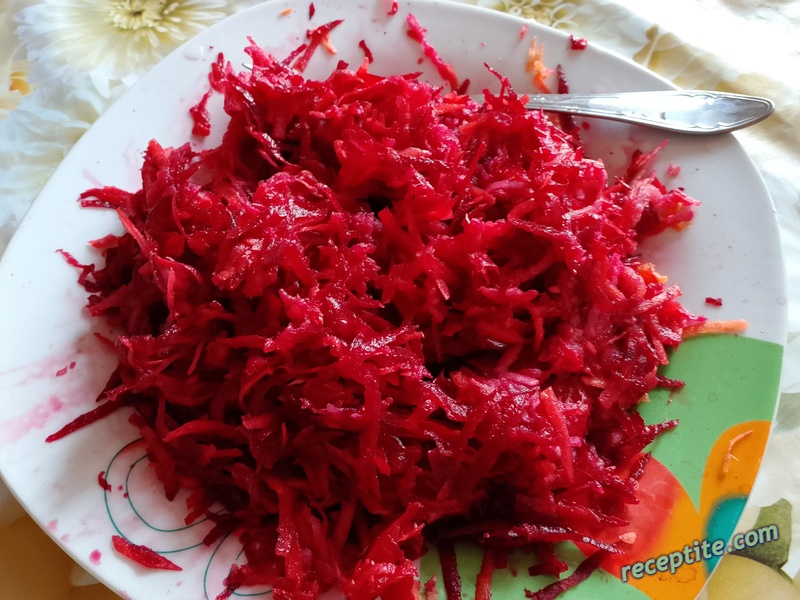 Снимки към Салата-пастет от цвекло, моркови и ябълки