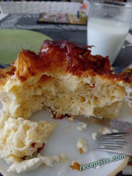 Снимки към Баница със смачкани на топка кори