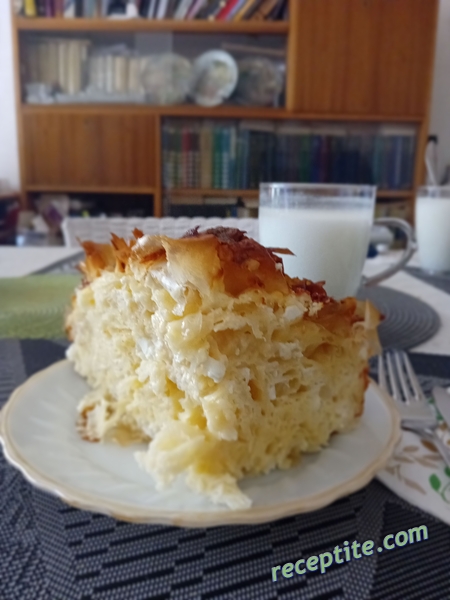 Снимки към Баница със смачкани на топка кори