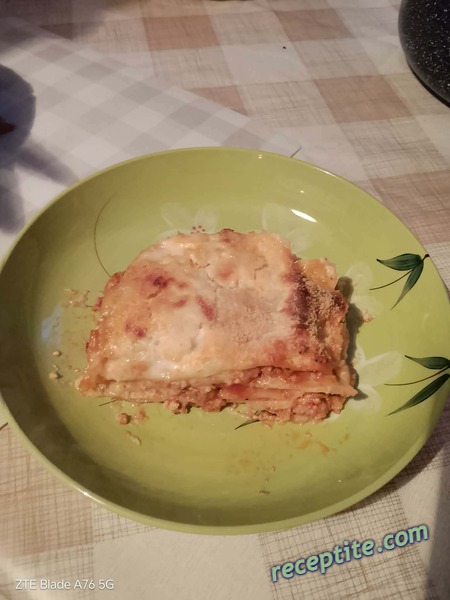 Снимки към Лазаня с кайма, доматен сос и Бешамел