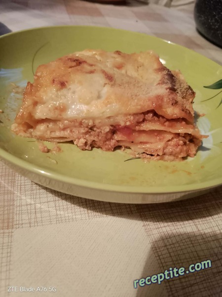 Снимки към Лазаня с кайма, доматен сос и Бешамел
